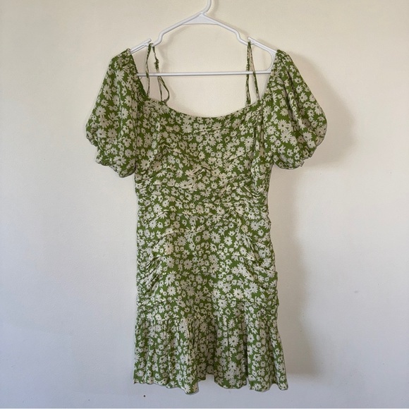 ASTR the Label Green and Taupe Ditsy Square Neck Ruched
Dress Size Medium - Picture 3 of 9